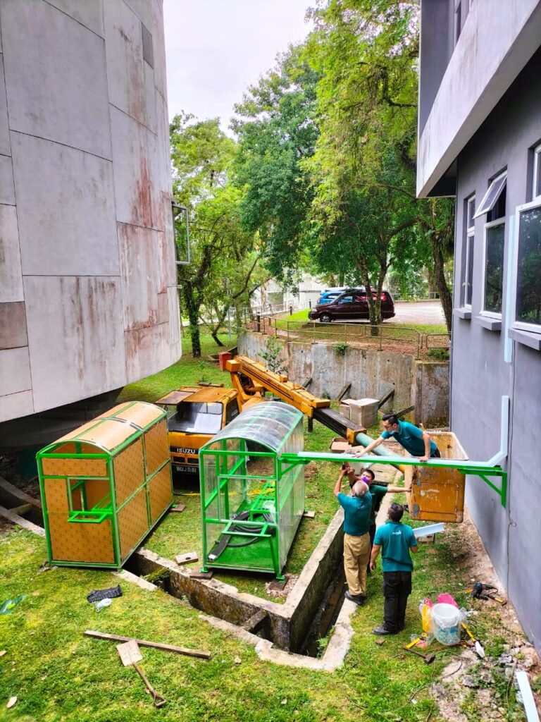 Assembling the green houses at UTAR